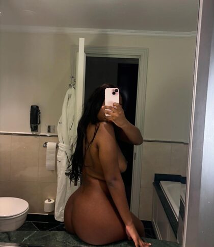 24f Garota africana com uma enorme tara por creampie :p