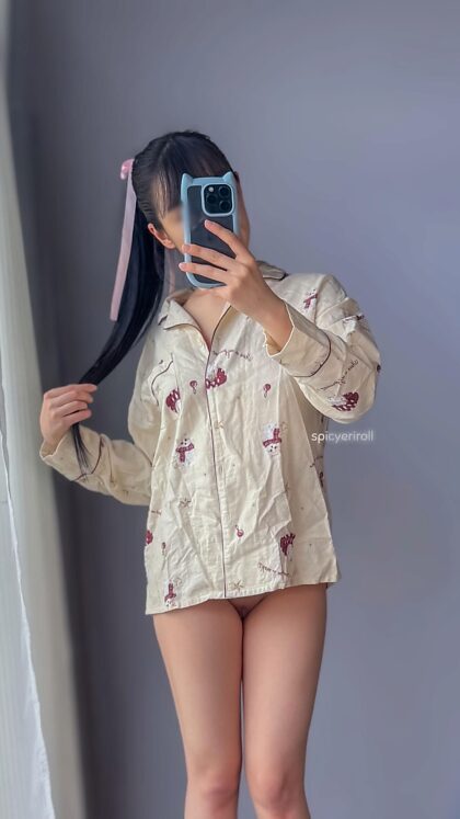 Je me suis réveillée excitée et j'ai décidé de me déshabiller pour toi
