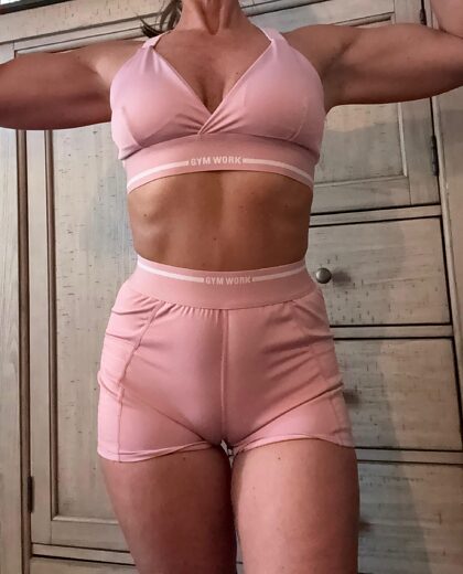 Est-ce que tu baiserais cette grand-mère de 52 ans ?