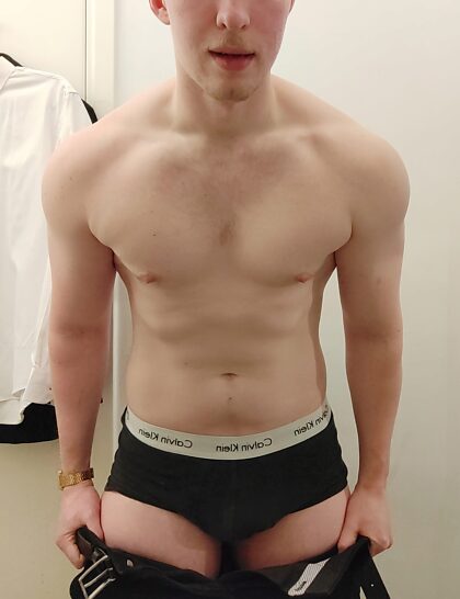 Tu me préfères habillée ou nue ?