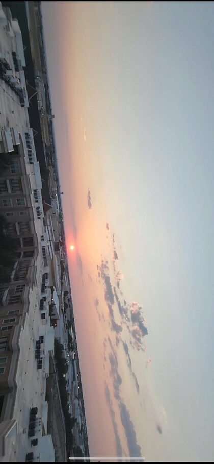 Coucher de soleil sur le parking avec son copain