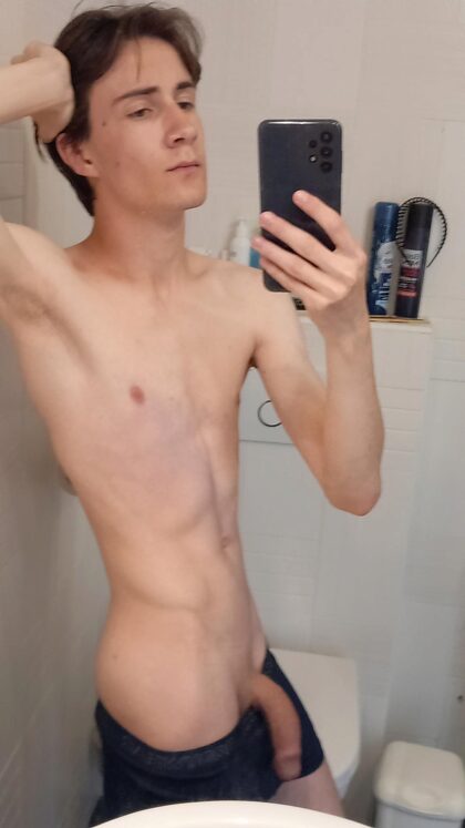 Qui veut remplacer ma main ?
