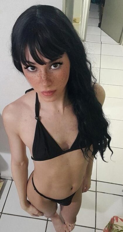 Vas-tu emmener ta femme femboy à la plage ?