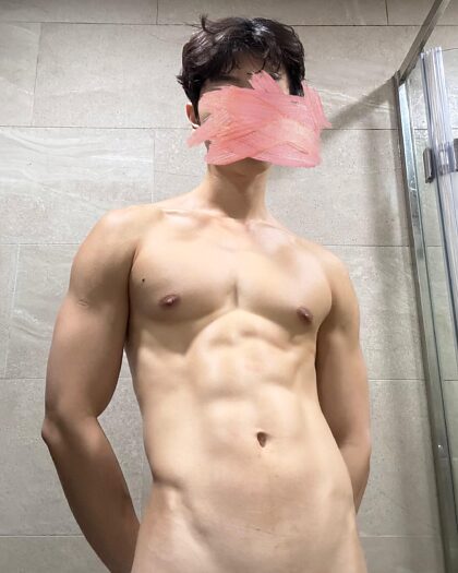 私の乳首を強く吸って