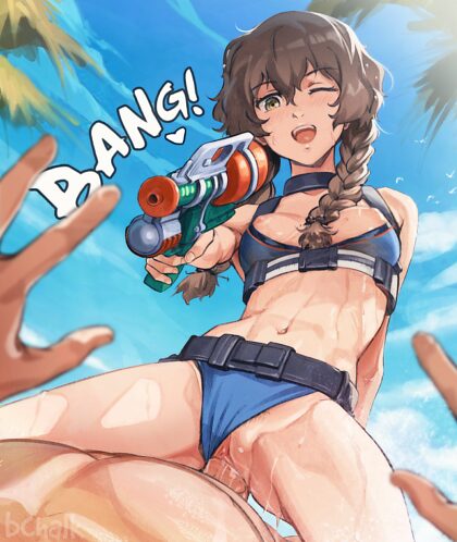Suzuha chevauchant sur la plage
