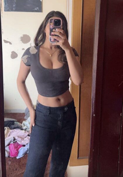 Escolha um top ou simplesmente faça um topless