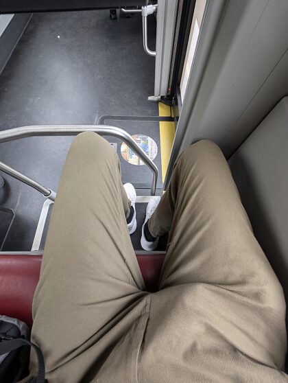 28 gays dans le bus