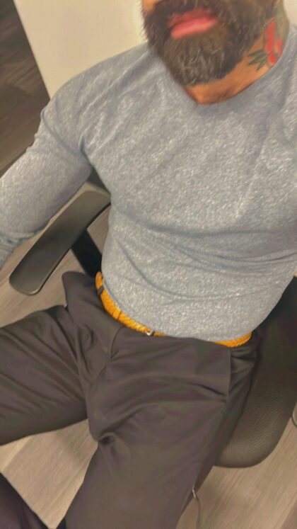 37歳のゲイのプロで、膨らみのある