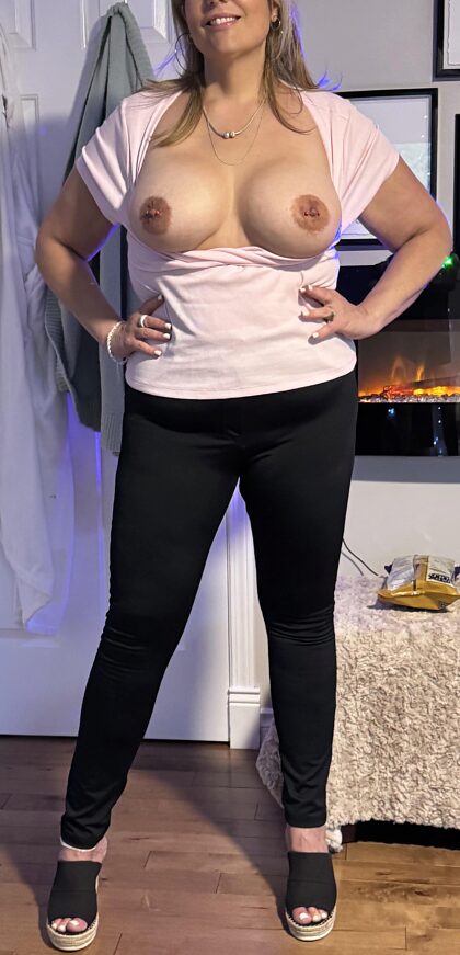 50 yr old mom of 3 and DTF