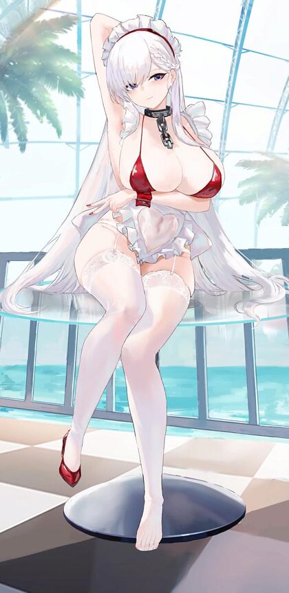 Belfast in haar bikini