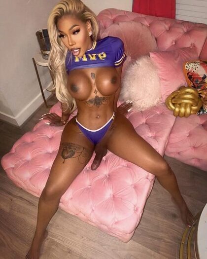Shay Barbie contre Parris (Even). Qui vas-tu choisir d'épouser ?