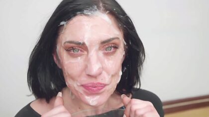Sabrina Ice - Herinnert me aan Angela Sarafyan uit Westworld