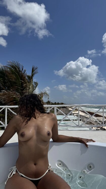 Мас әйелдерді алдау Жігіт әйелді үйде жасырын камера арқылы жыныстық қатынасқа түсуге көндірді.