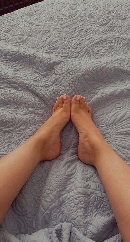 I wish I woke up to someone kissing my feet today.
