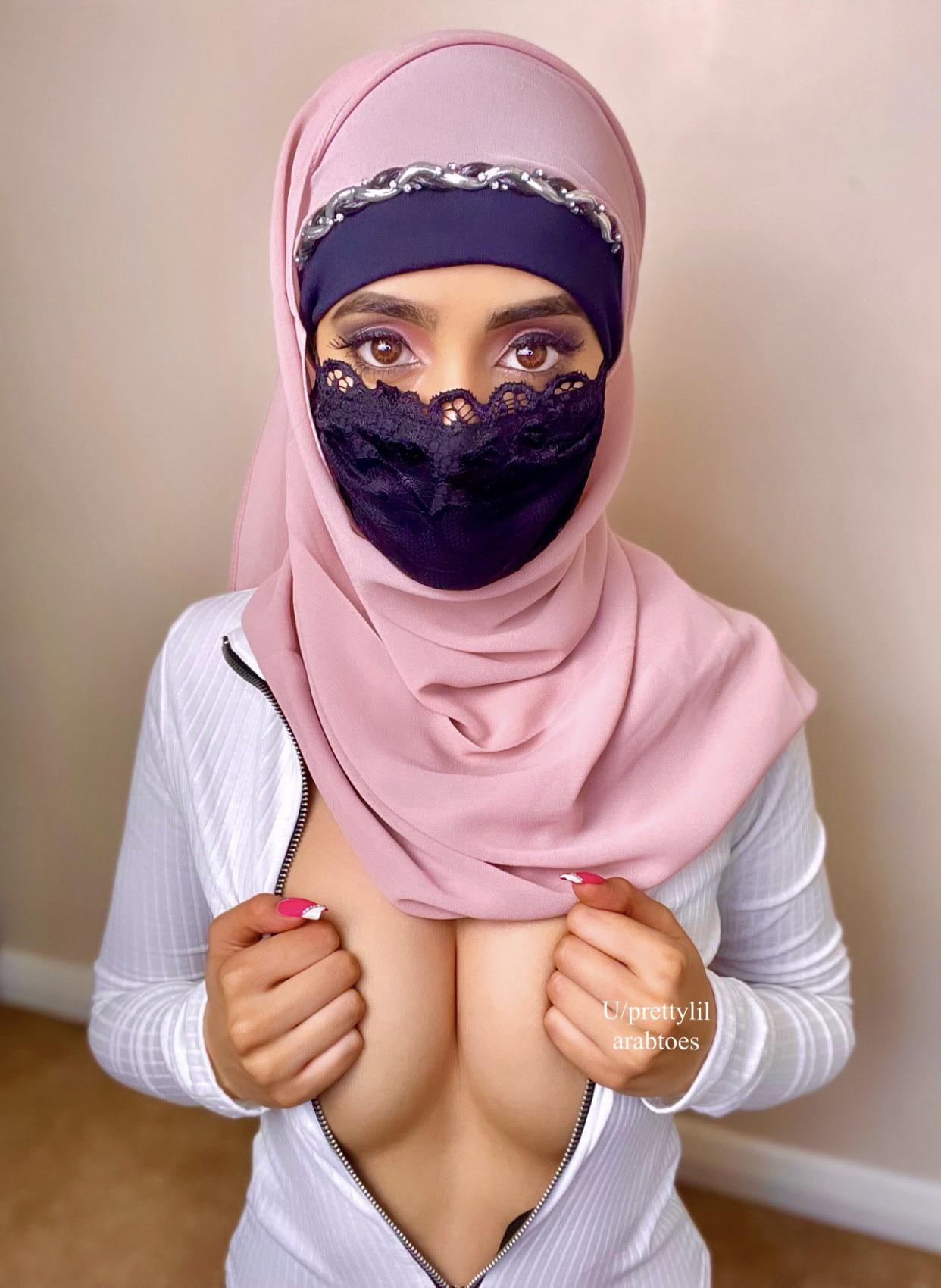 Hey habibi❤️ Im here to find out if I qualify as fuckable? picture picture