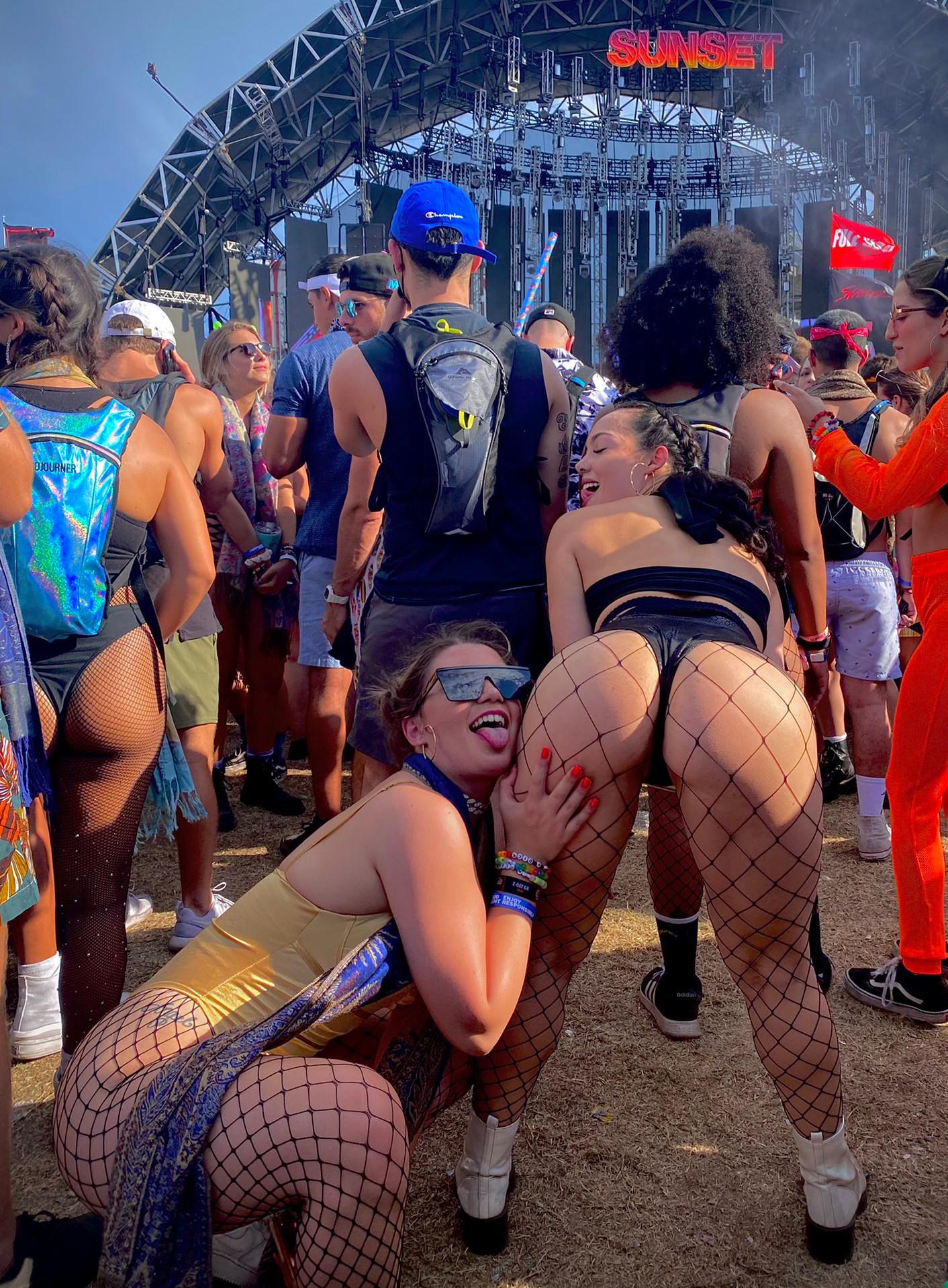 Rave ass