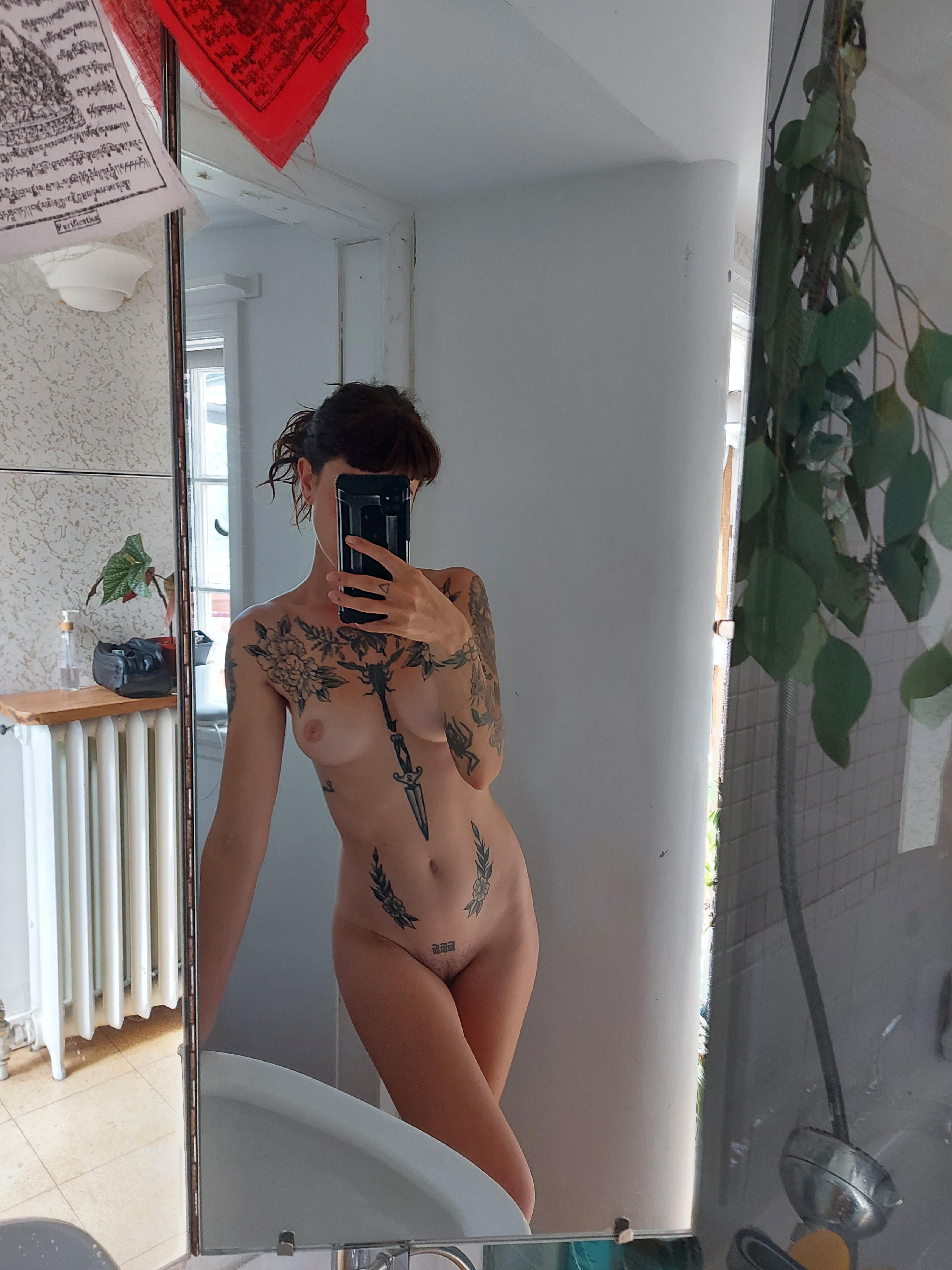 Naked Group Mirror Selfie - Its a nude mirror selfie kind of day