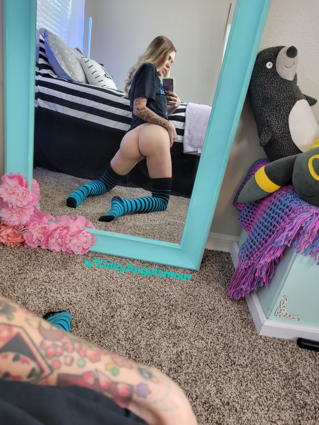 Thigh high socks stay ON during