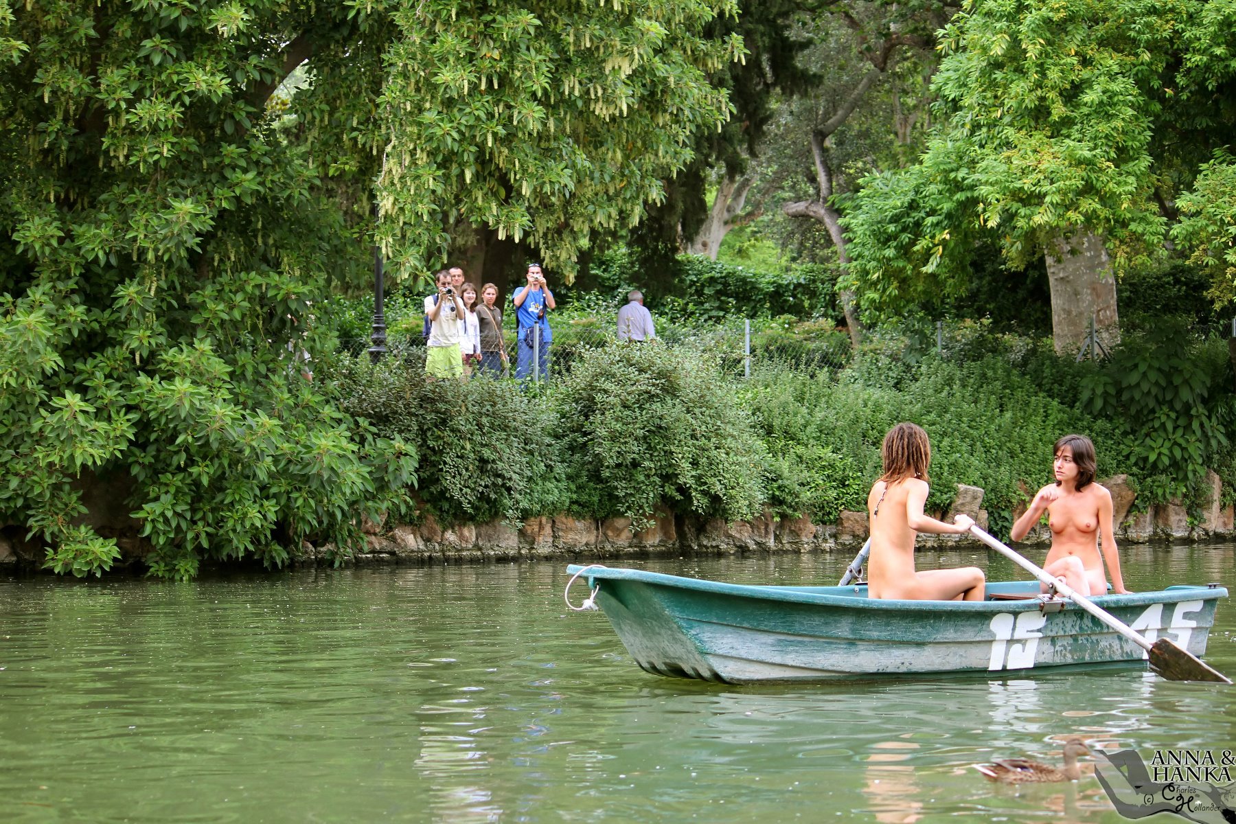 Ragazze nude con dei nuovi fan