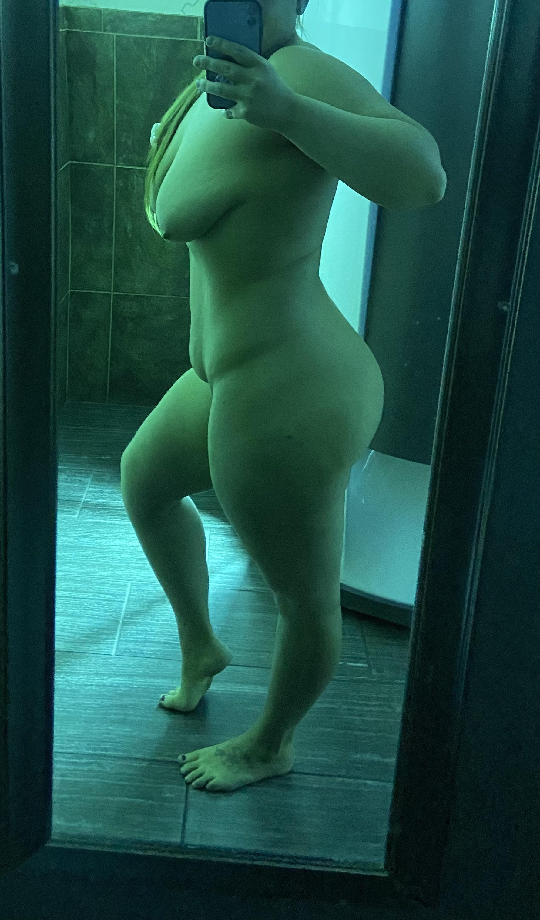 Bem, eu costumava ser muito mais gordinha, mas uma coisa é certa, essa bunda é GORDA foto