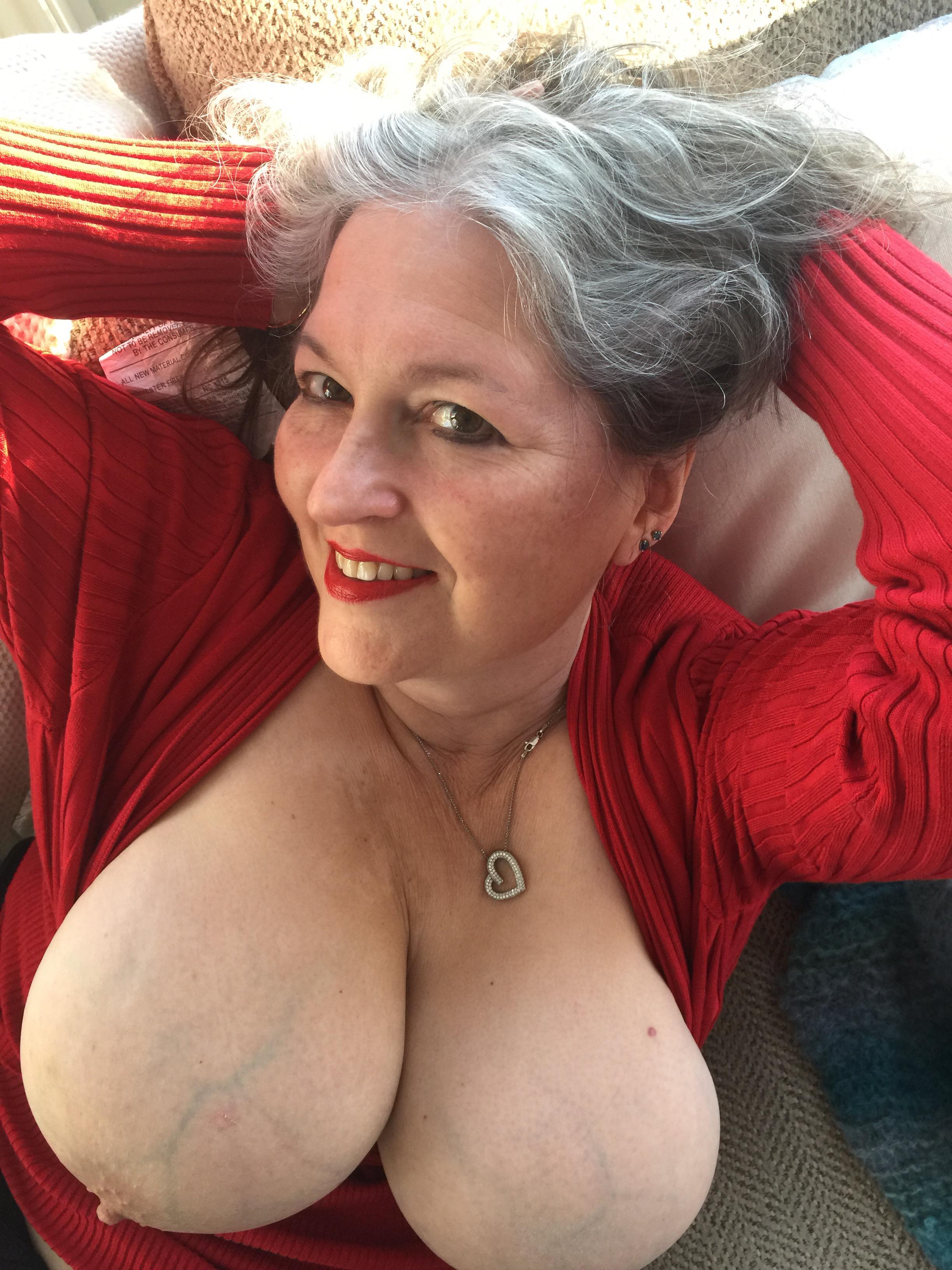 Meine heiße Gilf-Frau (62)!Wer wird ihren Oma-Titten Tribut zollen? Foto Foto