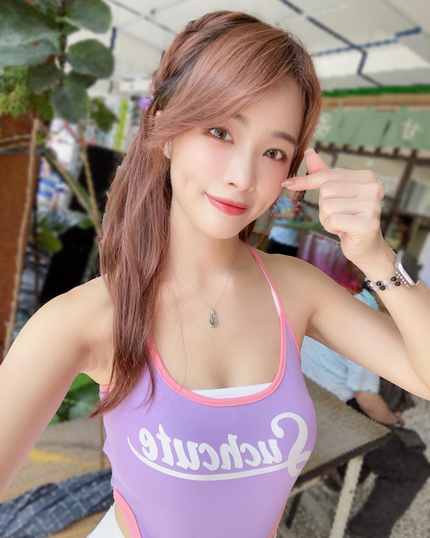 Busty Asian Tits Tank Top - Tank top