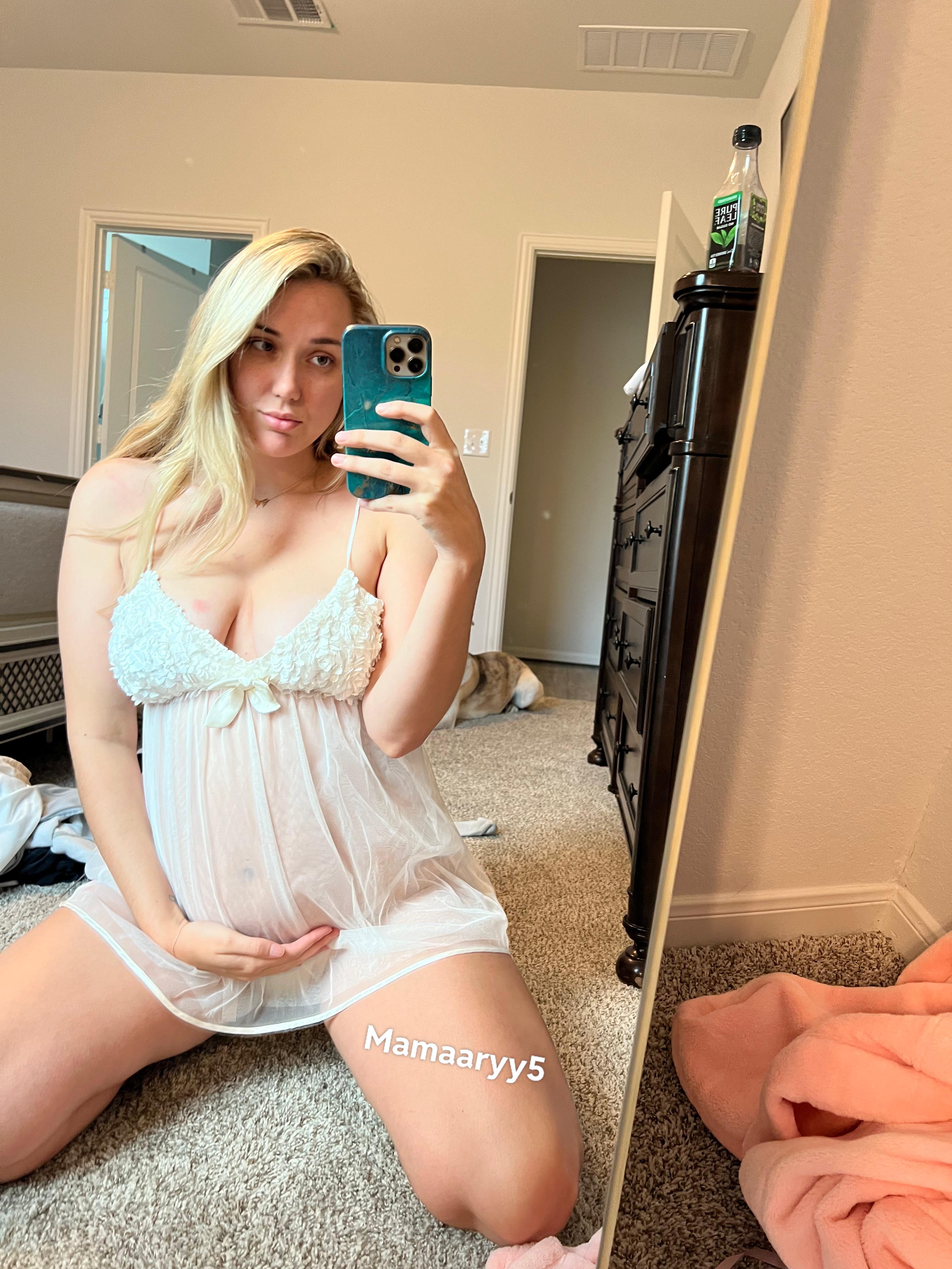 Would you fuck this pregnant mommy in white? pic