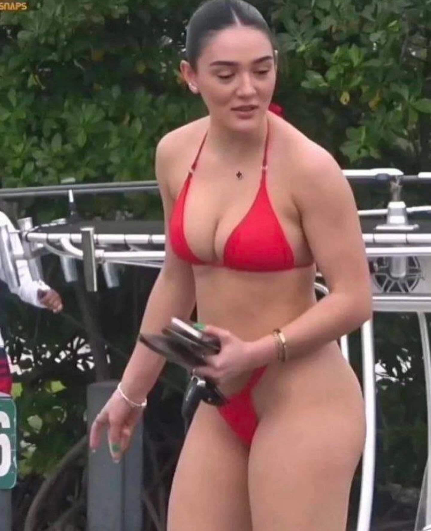 Xotinim eshakda sikishni yaxshi koradi.